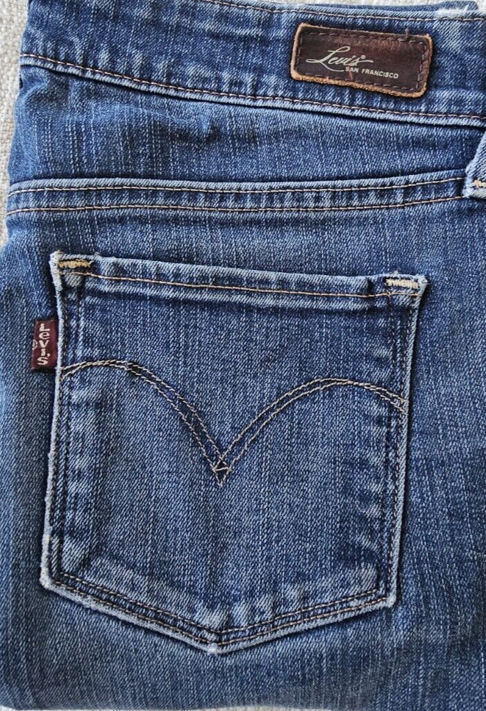 Levi's Slight Curve Skinny Leg Jeans Ladies Size 26 x 32