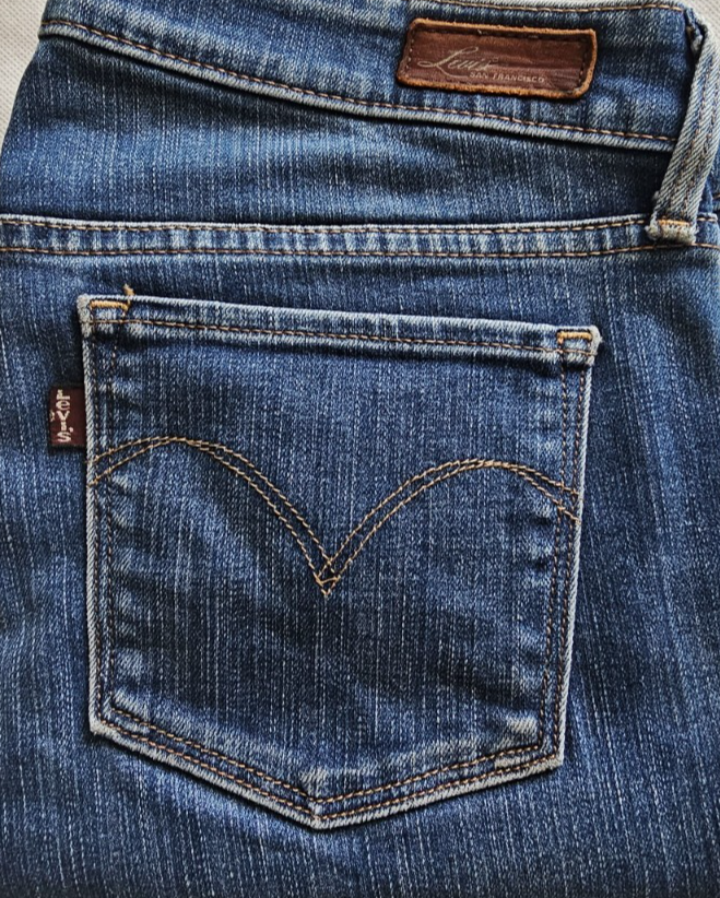 Levi's Slight Curve Skinny Bootcut Leg Ladies Jeans Size 28 x 28