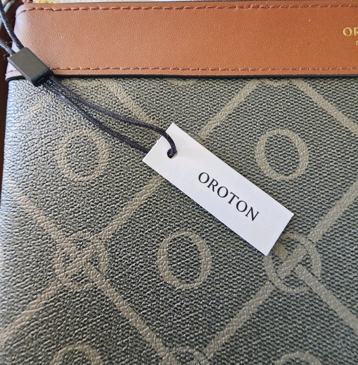 Oroton Harvey Signature Medium Zip Pouch Black/Cognac NEW