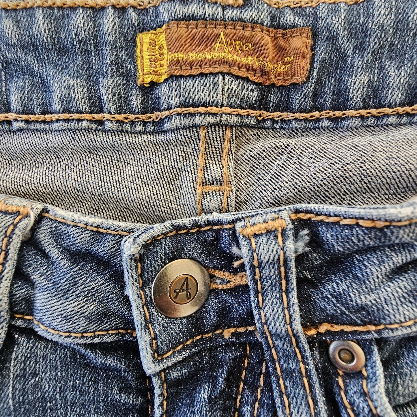 Wrangler Aura Denim Regular Rise straight Jeans ladies Size 30" x 32"