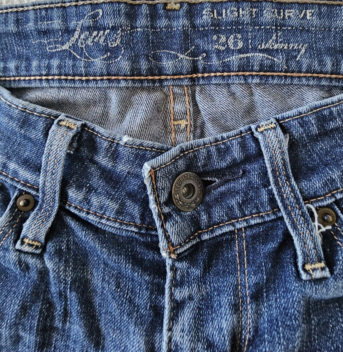 Levi's Slight Curve Skinny Leg Jeans Ladies Size 26 x 32