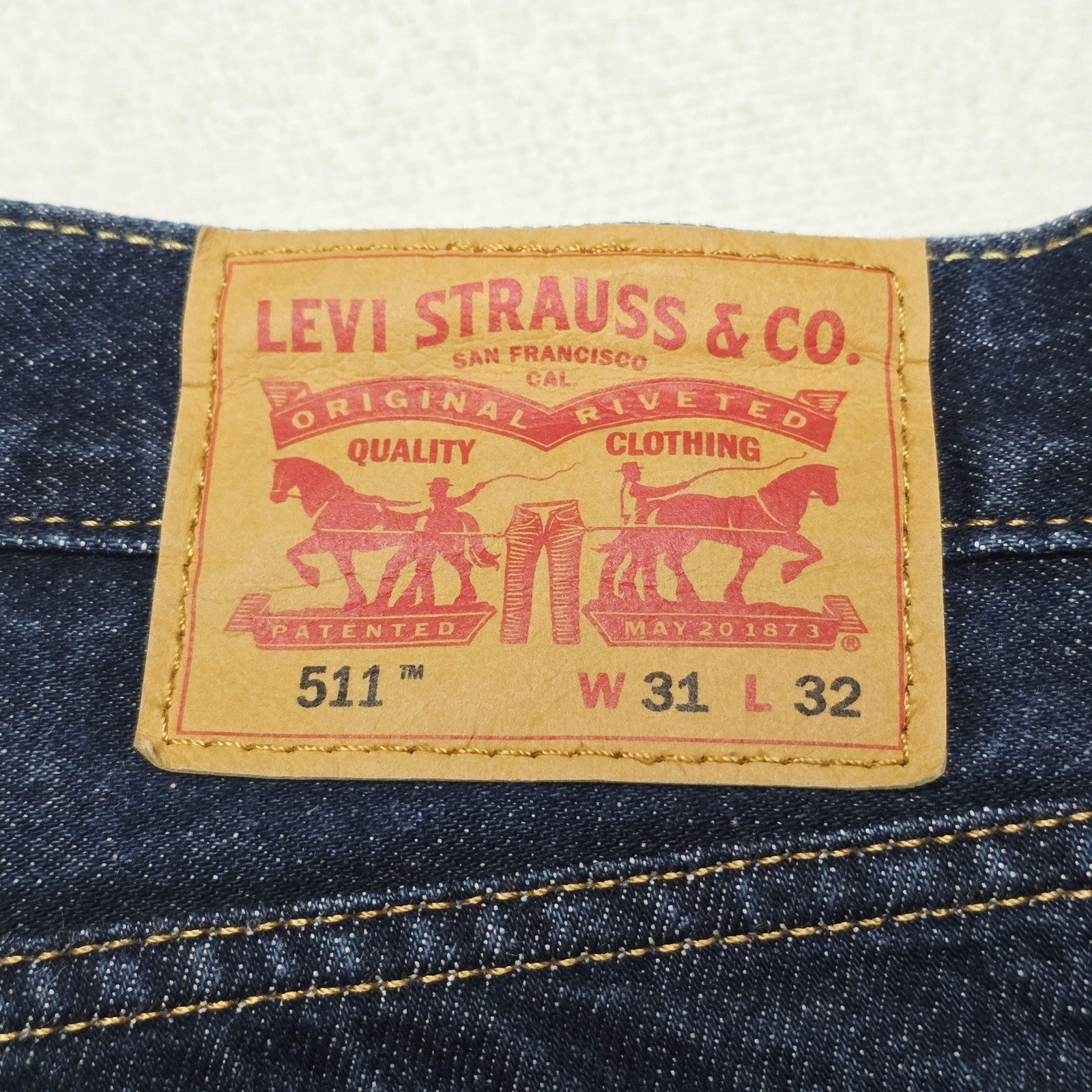 Levis 511 Jeans Mens 31x32 Blue Dark Wash Slim Tapered Denim Zip Fly Logo