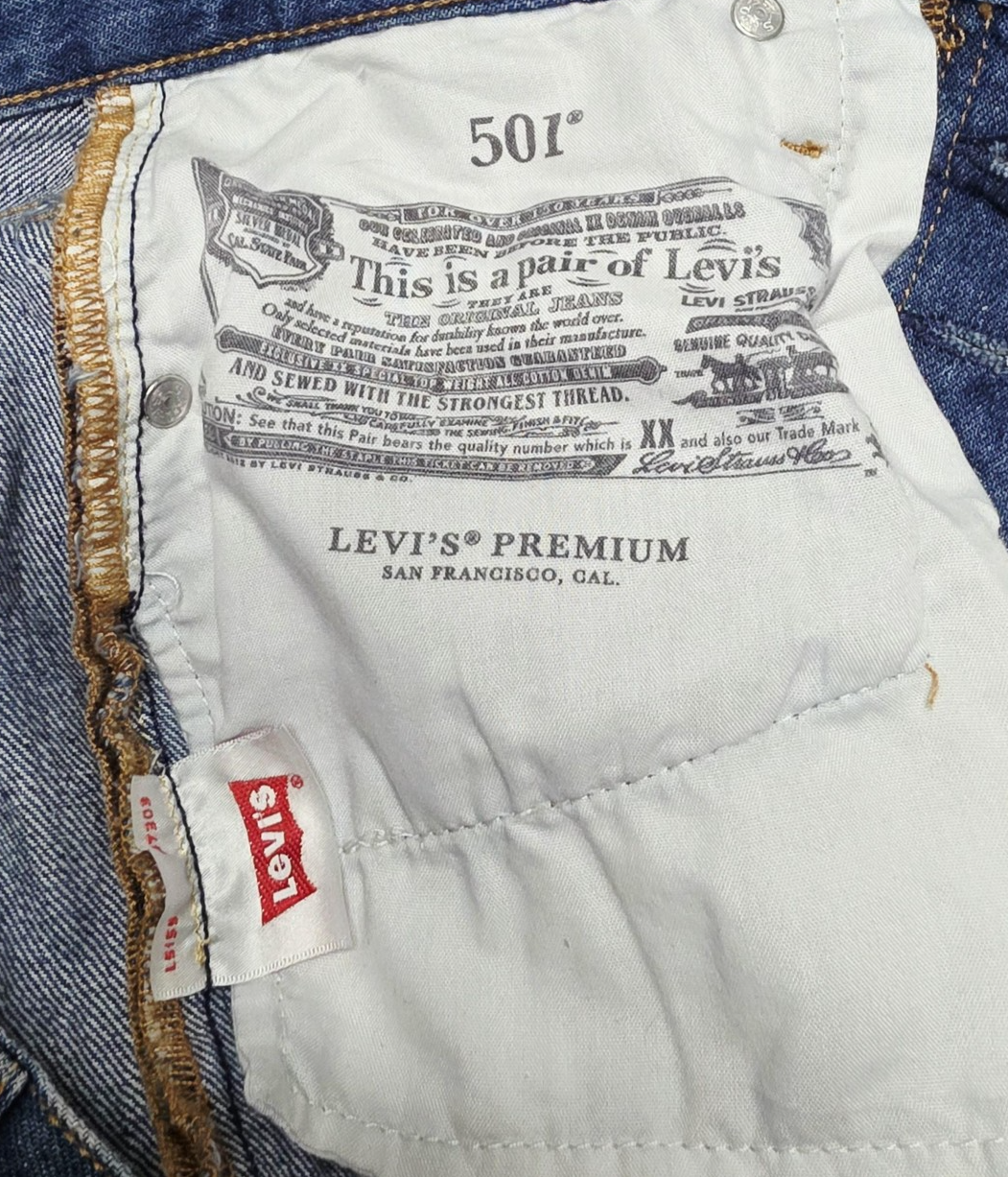 Levi's Shorts Women's 8 Blue Denim 501 Cut Off Button Fly Raw Hem Casual