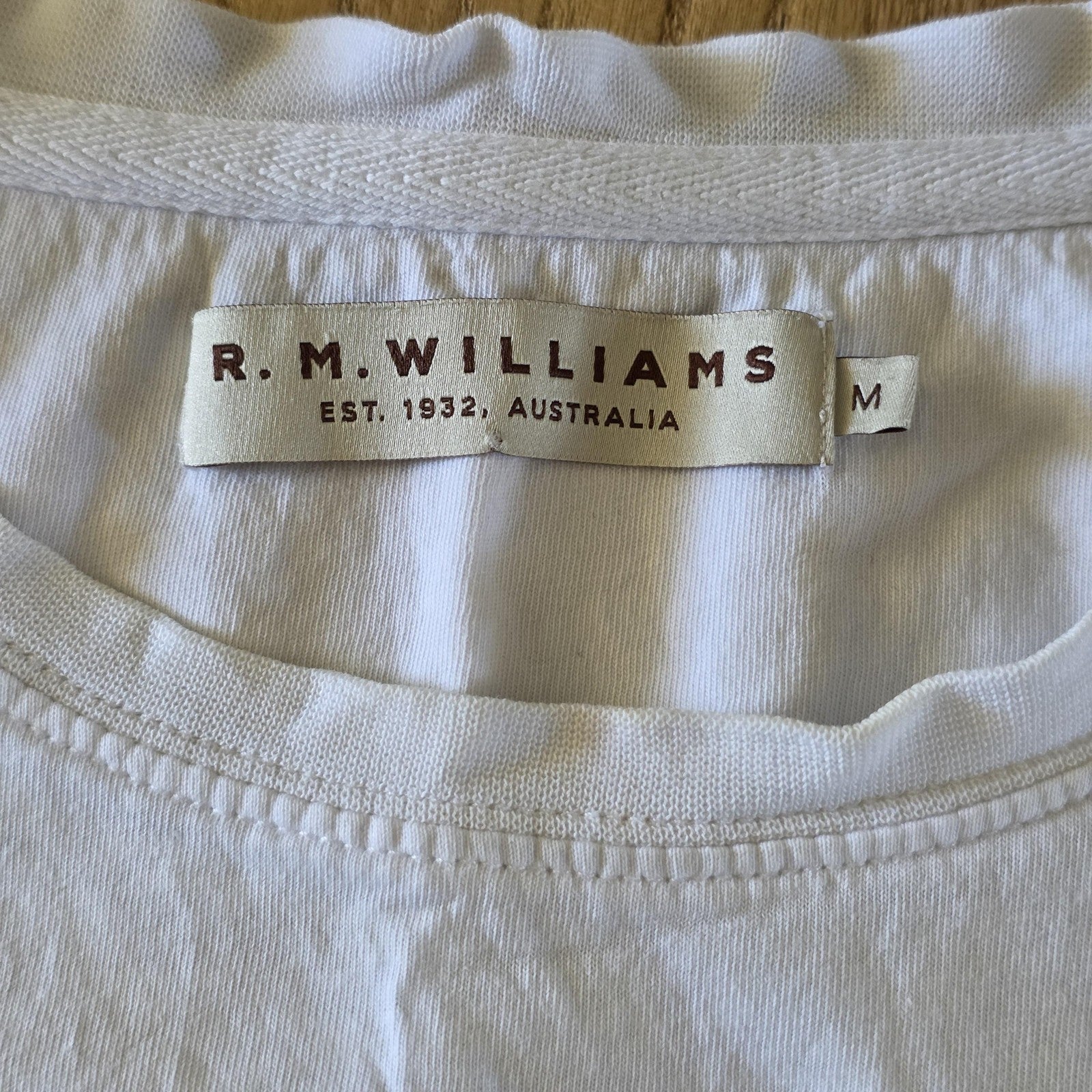 R.M. Williams Shirt Men's M White Short Sleeve Pocket Graphic T-Shirt Cotton