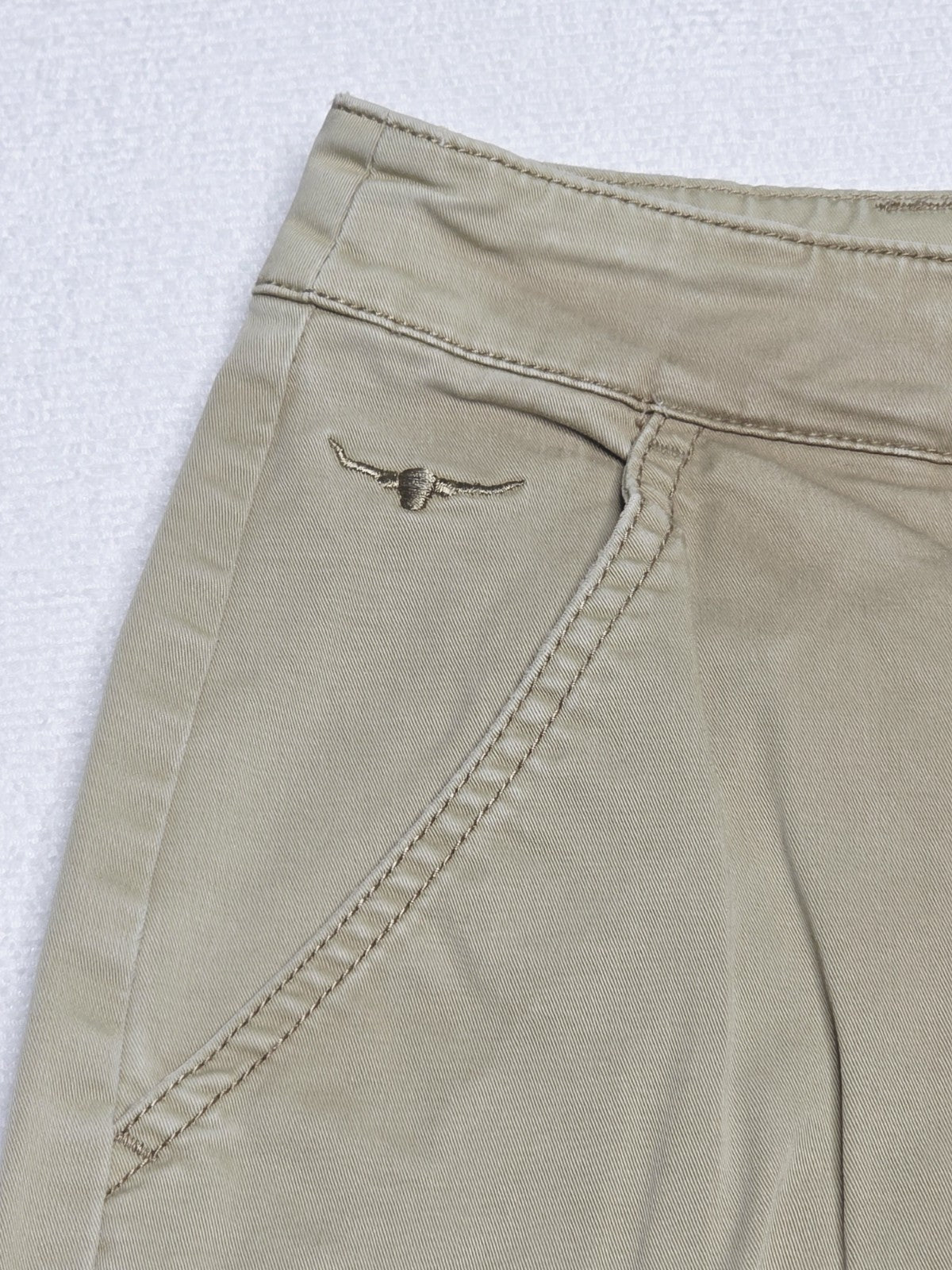 R.M. Williams Ladies Beige Shorts Size 16