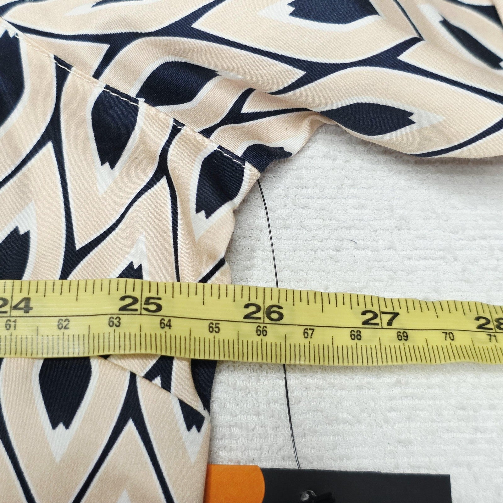 Thomas Cook Shirt Women's 20 Beige Long Sleeve Button Up Nadia Geometric Print