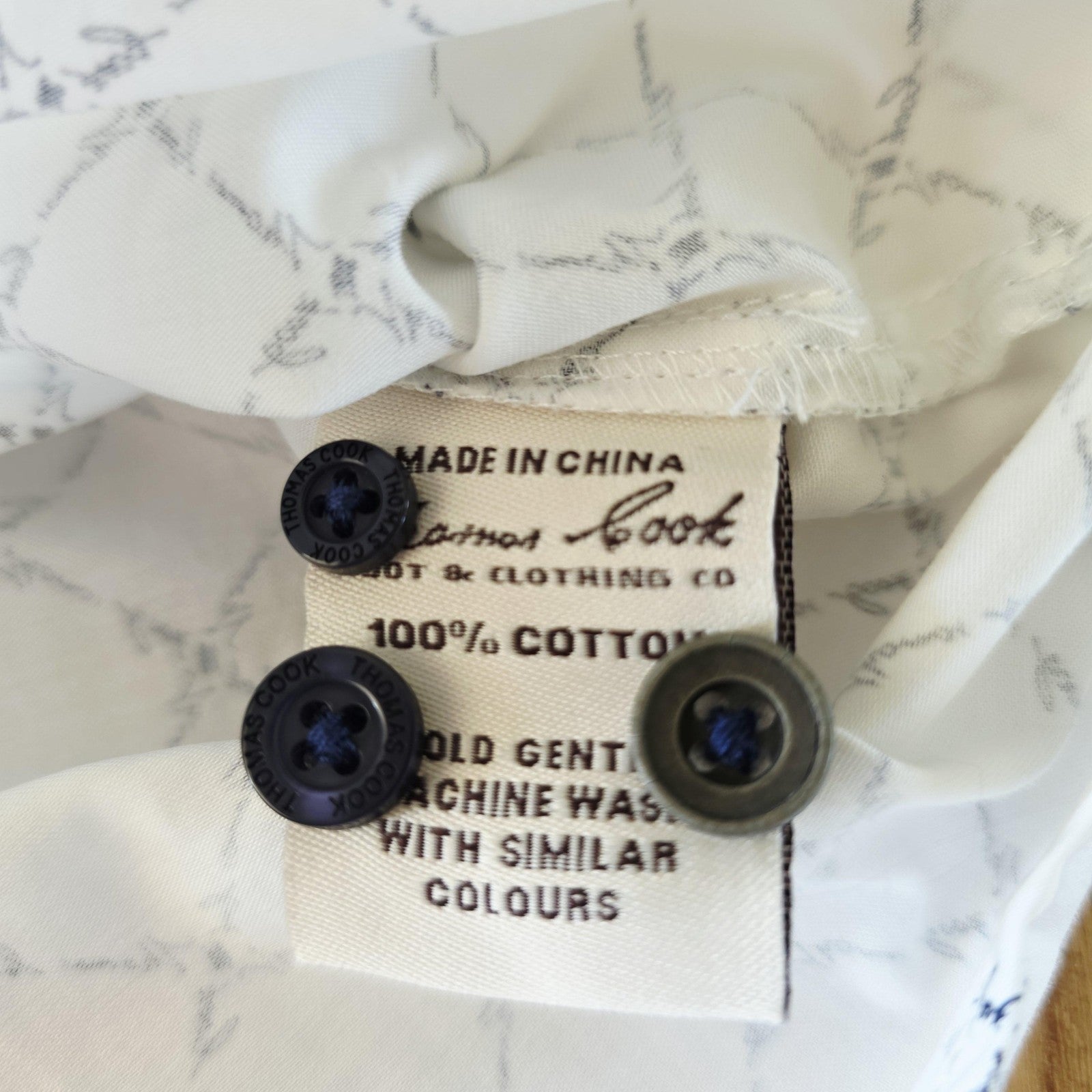 Thomas Cook Shirt Women's 22 White Long Sleeve Button Up Denise Logo Geometric