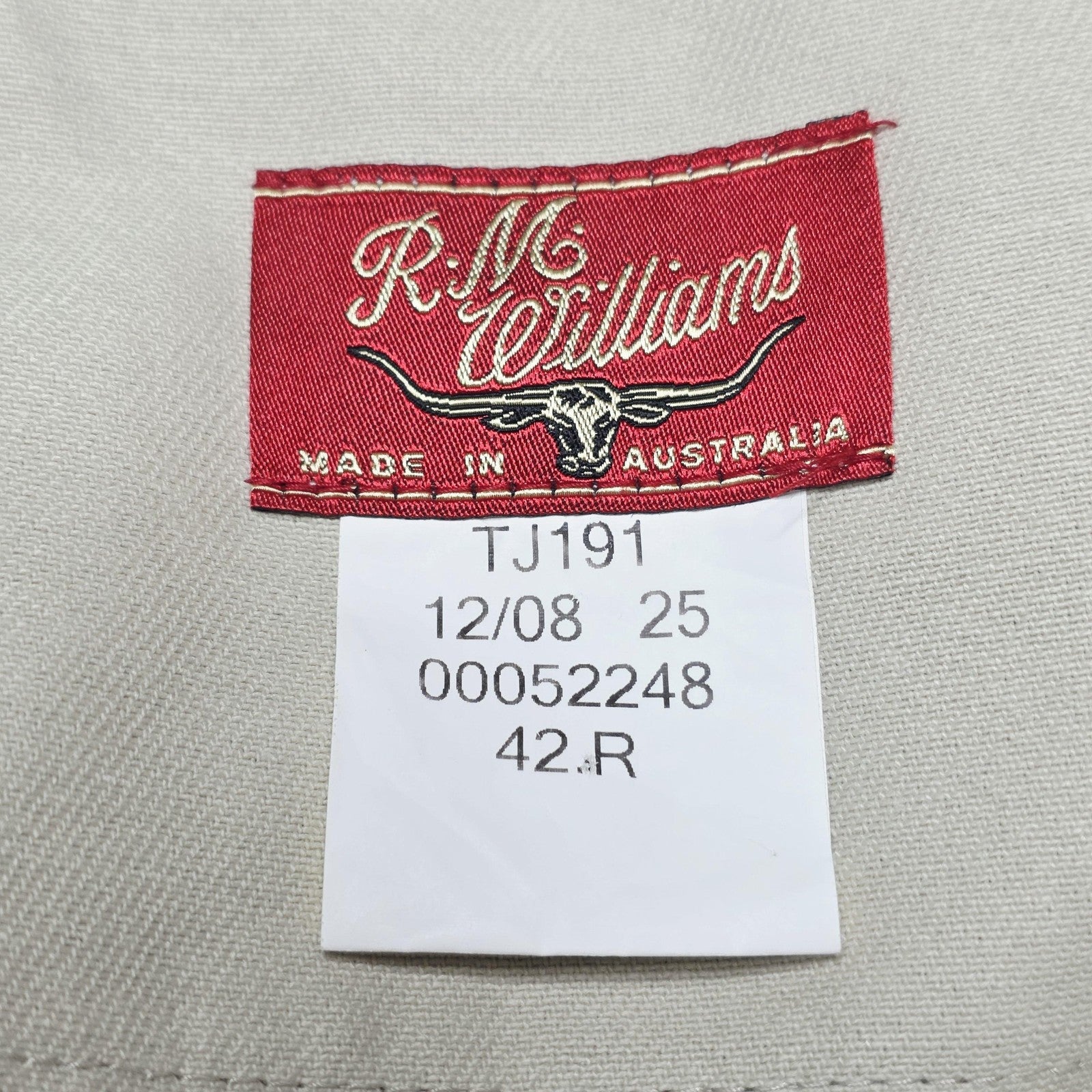 R.M. Williams Jeans Men's 42x32 Beige Straight Classic Cotton Blend TJ191