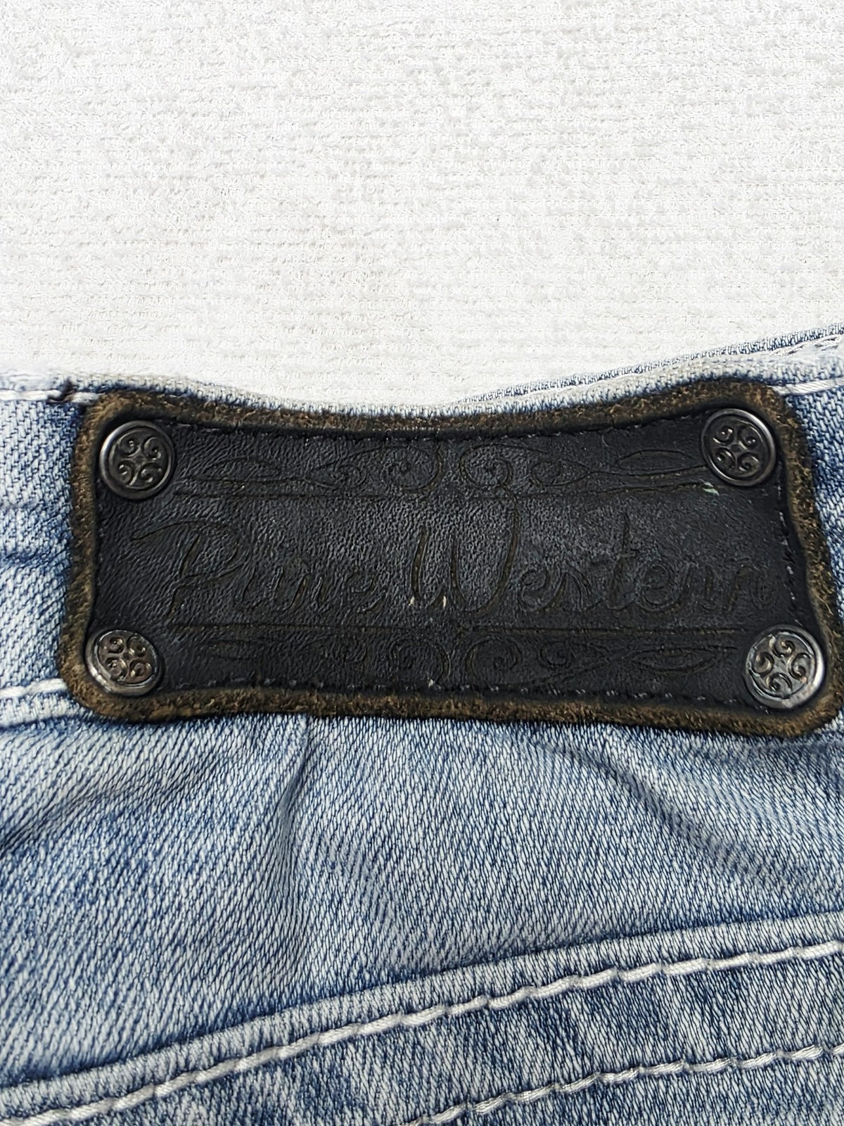 Pure Western Shorts Women's 6 Blue Denim Cut Off Raw Hem Embroidered Pockets