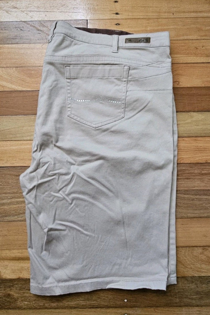 Thomas Cook Ladies Buckskin Stretch No Gap Waistband Shorts Size 22